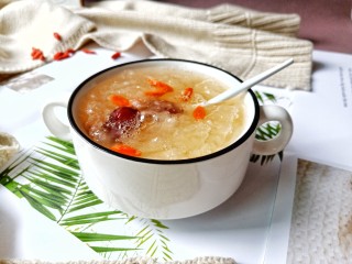 18、银耳莲子红枣汤,每天来一碗,好喝又营养哦!