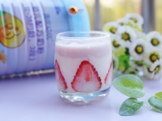 15、两分钟自制超nice的草莓奶昔,超酸爽。