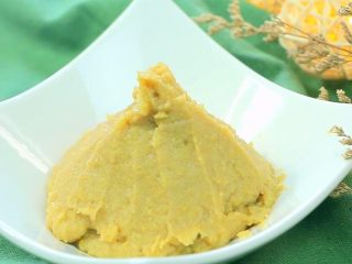 6、板栗泥 宝宝营养辅食，好吃又营养,6个月宝宝就可以吃的板栗泥就搞定啦。在宝宝还嚼不动板栗的月龄里，想要宝宝摄入板栗的营养，这么多就对啦。