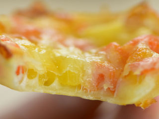 4、春天最适合补钙，长高——快手迷你披萨,简单的快手小披萨就做成了。