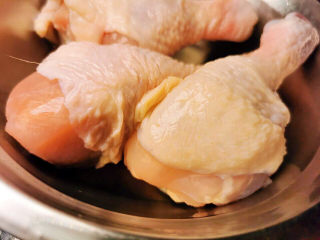 1、虫草花鸡汤,鸡腿