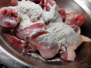 5、虫草花鸡汤,加入面粉