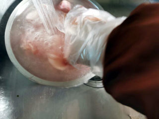 8、虫草花鸡汤,放水抓洗