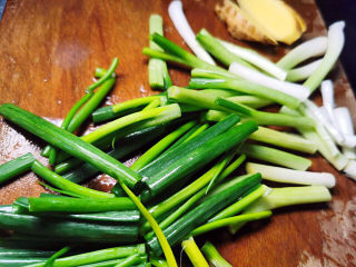 15、虫草花鸡汤,葱切段，姜切片