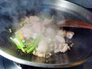 18、虫草花鸡汤,两面煎至金黄