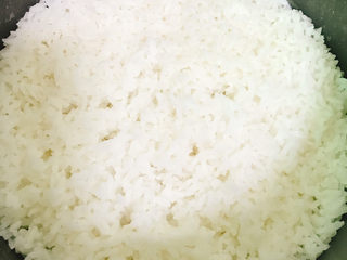 13、咖喱饭????,电饭锅煮好的米饭。