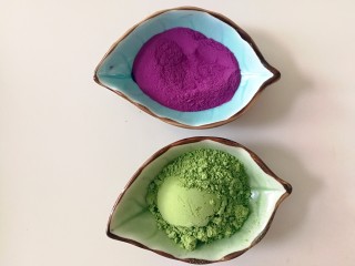 2、汤圆的花样吃法～豆腐汤圆串串,紫薯粉和抹茶粉称重备用