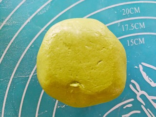 8、汤圆的花样吃法～豆腐汤圆串串,用手揉均匀