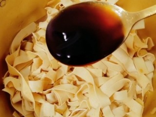 12、韭菜炒干豆腐,一小勺蚝油