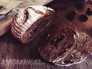 11、蔓越莓黑麦藤篮法式欧包,切片即可食用了。