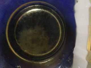 2、荞麦无糖五仁月饼,把花生油加入枧水和糖浆充分搅匀乳化 这步很重要 成品漂不漂亮 能不能很好的回油又不会显得过于油腻 就在这一步