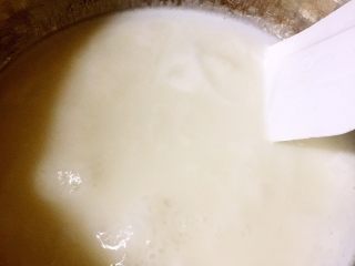8、日式杏仁豆腐,煮至完全沸腾，关火