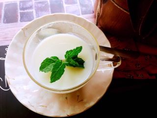 14、日式杏仁豆腐,快给自己、宝宝做起来吧（太小的婴幼儿不要吃，以防对杏仁粉和牛奶过敏！）