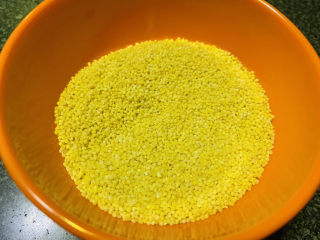 5、山药枸杞粥,50克小米