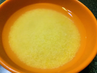 6、山药枸杞粥,清洗干净小米