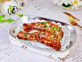 14、蒜香烤排骨,蒜香四溢,不油不腻,隔壁邻居都闻到香味儿,哈~