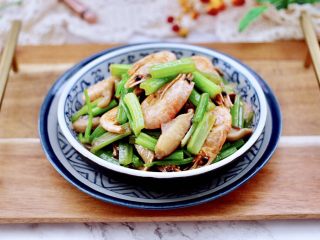 18、芹菜香菇北极虾小炒,成品一