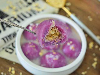 19、椰蓉燕麦馅紫薯汤圆,孩子爸说超好吃，一口气吃了8大颗～哈哈哈