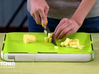 1、自制宝宝香肠,土豆切小块