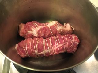 6、日式啤酒煮,放进汤锅里