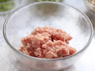 3、咸味汤圆,五花肉用料理机打成肉糜。