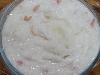 6、卡通小熊萝卜糕便当盒「14」,炒好的馅料和粉浆混合搅拌均匀。倒入模具。