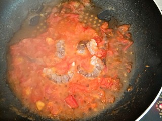 7、家庭版黑椒牛排,加入虾仁翻炒