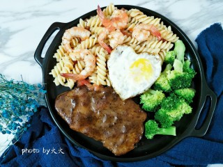 15、家庭版黑椒牛排,全部摆盘即可