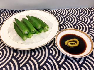 12、冰镇芥末秋葵,秋葵营养价值很好