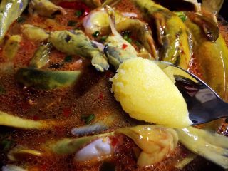 11、冬至美食 红烧牛尾巴鱼,放入鸡油