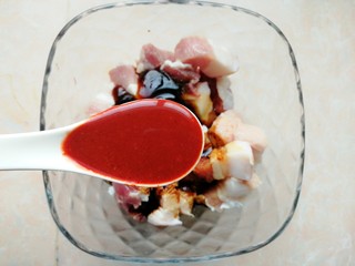 5、五花肉咸蛋黄腊肠粽,一汤匙南乳汁