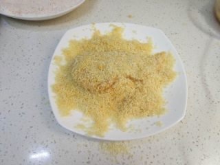 12、炸鸡排（非油炸版）,裹面包糠，这里就不要抖啦，能裹上多少就裹多少