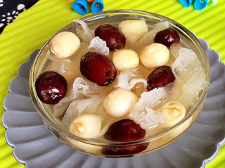 14、银耳莲子红枣汤,来个特写，诱人啊～