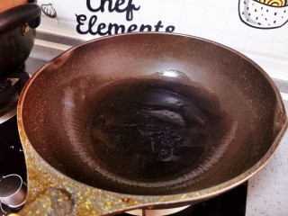 9、芹菜炒腊肉,起锅烧油