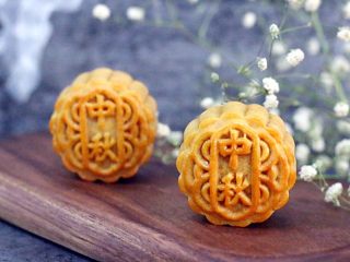 27、蔓越莓椰蓉月饼,好吃的蔓越莓椰蓉月饼出炉啦。