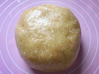 10、花生酥～#家有烤箱#,用手揉成面团