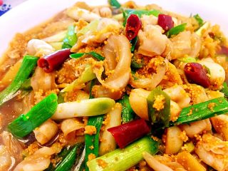 26、酸辣软糯无敌下饭➕泡椒蒜苗烧鱼泡,鱼泡软糯粘牙,浸透泡椒的酸爽麻辣,混合蒜苔的香味,真真无比下饭啊,有兴趣的宝宝们,可以一试哦????