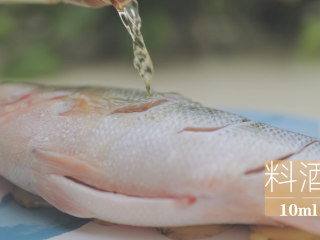 14、泰式料理的3+1种有爱做法「厨娘物语」,加入10ml料酒、1g白胡椒腌制15分钟。