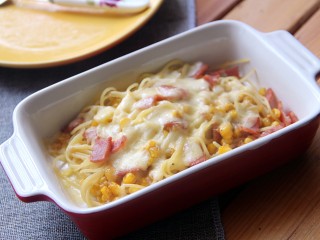 17、培根玉米粒芝士焗意大利面,烤好的意面，芝士都融化了