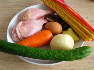 1、铁板照烧鸡腿,原料图