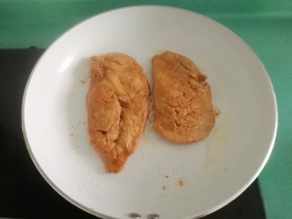 12、香煎鸡胸肉,两面各煎20秒左右