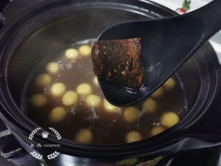 11、南瓜汤圆,最后加入红糖，关火待融化即可食用