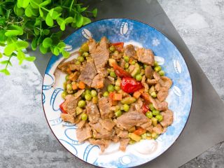 6、全麦彩虹披萨????(无糖无油,减脂增肌必备),如果为了健康点可以和鸡胸肉炒一下,这里的黑猪肉脂肪略高,但是超级好吃