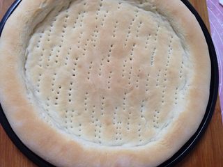 14、腊肠肉松披萨,取出稍微冷却