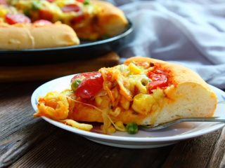 26、腊肠肉松披萨,先来一块