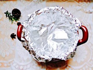 8、日式烤松板肉,烤架放入砂锅里铺上锡纸