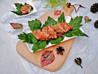 12、日式烤松板肉,然后切块装盘