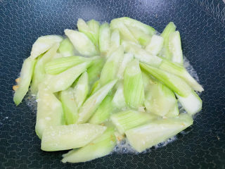 13、丝瓜炒鸡蛋,炒熟