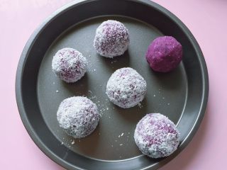 13、紫薯草莓球,依法做好所有的紫薯草莓球。