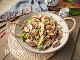 11、辣炒花蛤,一盘鲜味十足的辣炒花蛤就完成啦。
